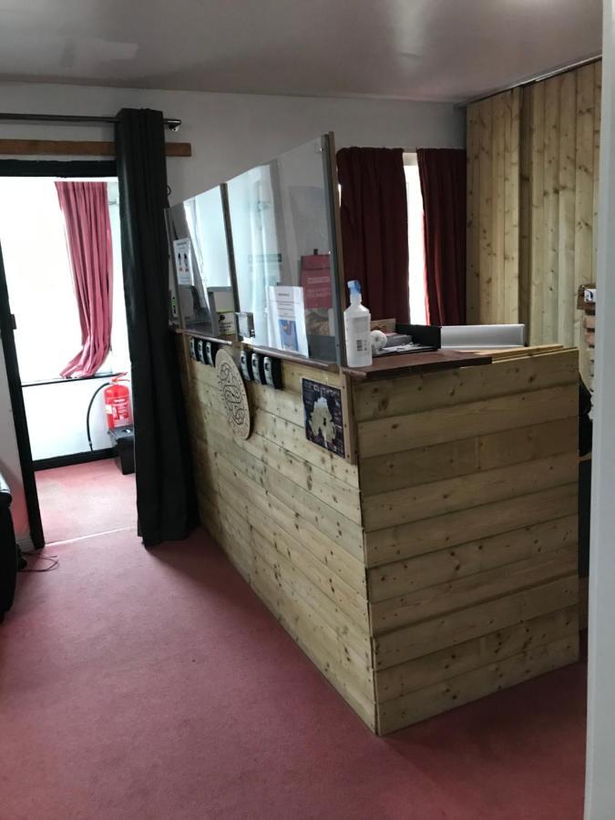 Finn Mccools Giants Causeway Hostel Bushmills Bagian luar foto