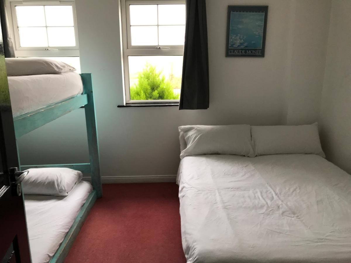 Finn Mccools Giants Causeway Hostel Bushmills Bagian luar foto