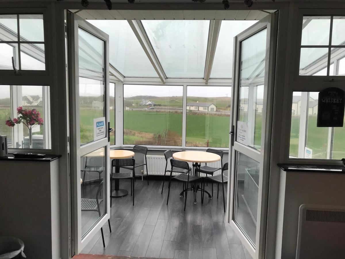 Finn Mccools Giants Causeway Hostel Bushmills Bagian luar foto