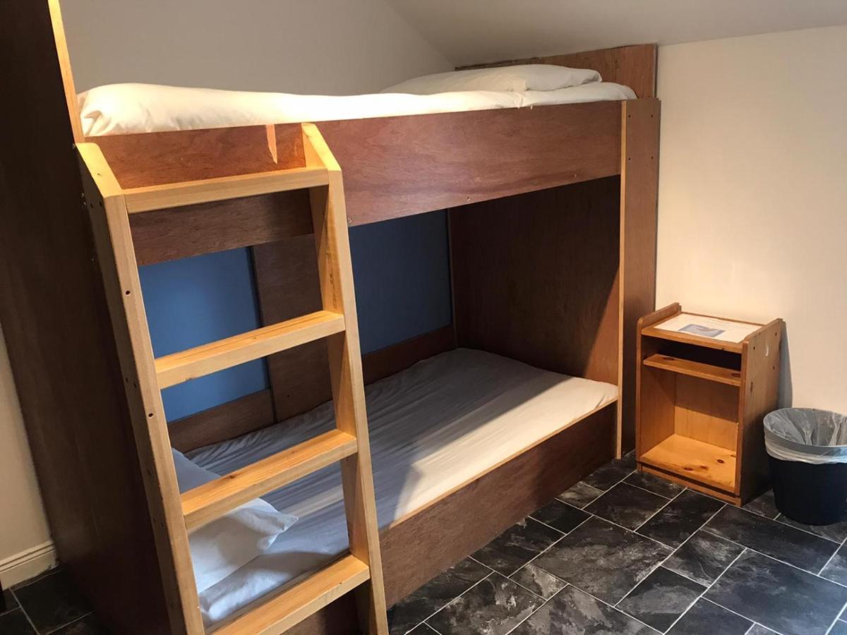Finn Mccools Giants Causeway Hostel Bushmills Bagian luar foto