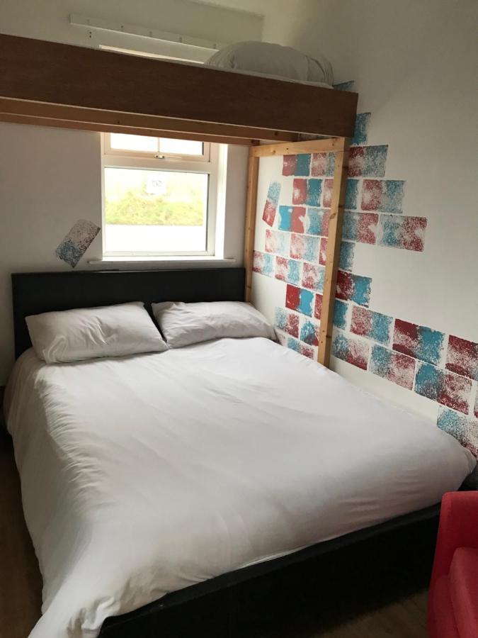 Finn Mccools Giants Causeway Hostel Bushmills Bagian luar foto