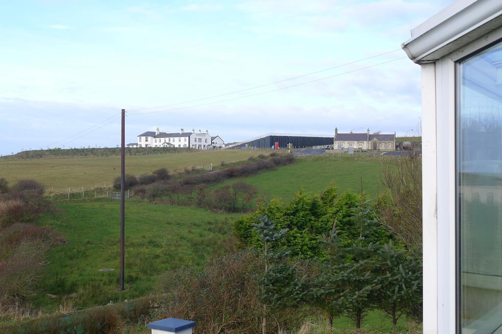 Finn Mccools Giants Causeway Hostel Bushmills Bagian luar foto