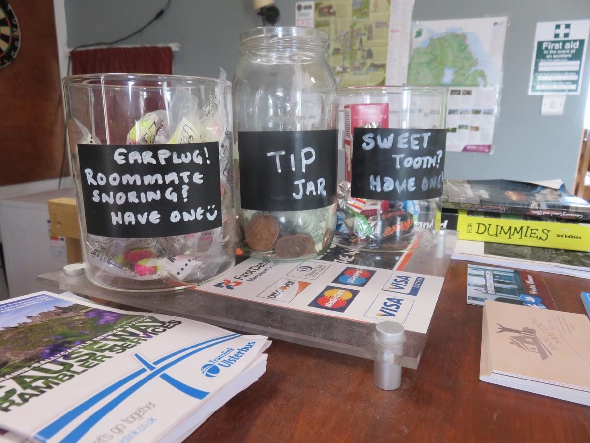 Finn Mccools Giants Causeway Hostel Bushmills Bagian luar foto